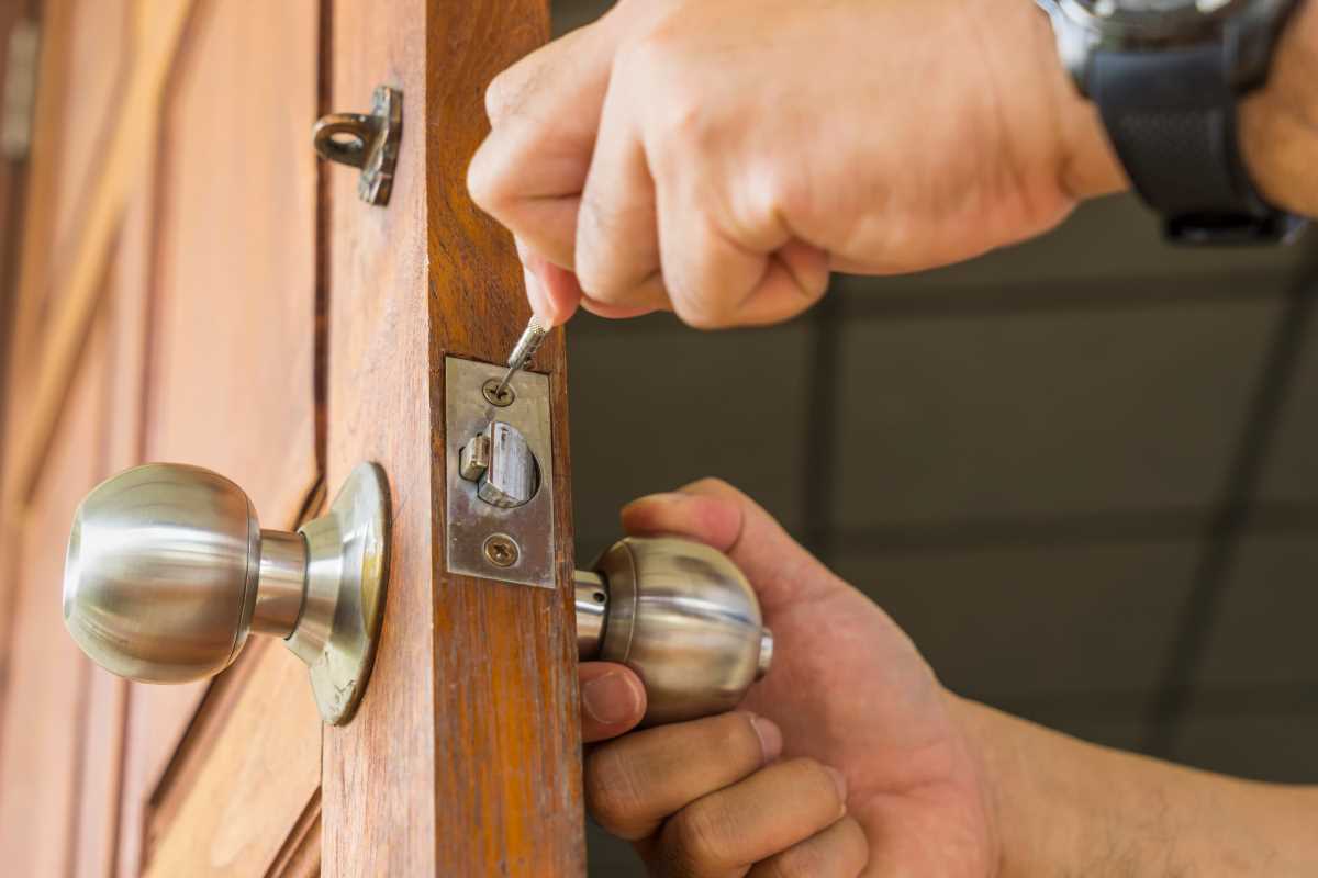 Emergency Locksmith Services for Residential and Commercial Needs
